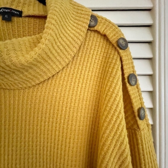 GOLD TUNIC TOP BY MM MM MM CLOTHING, IN SIZE XL. - Picture 3 of 6